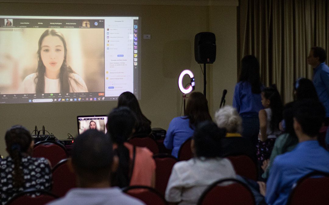 Virtuosa del violín María Dueñas compartió por primera vez con estudiantes venezolanos
